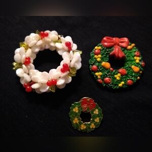 Vintage 3 Christmas Wreath Brooches/Acrylic/Beads/Metal